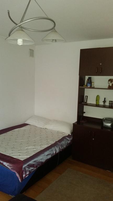 Appartement Sosnowy Dworek à Józefów Extérieur photo