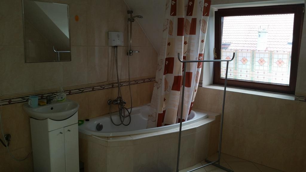 Appartement Sosnowy Dworek à Józefów Extérieur photo