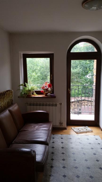 Appartement Sosnowy Dworek à Józefów Extérieur photo