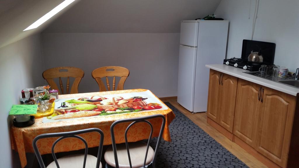 Appartement Sosnowy Dworek à Józefów Extérieur photo