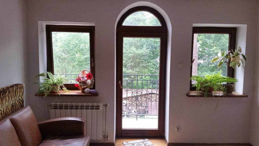 Appartement Sosnowy Dworek à Józefów Extérieur photo